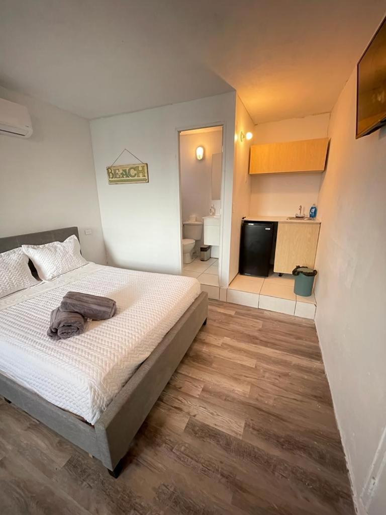 Las Olas Beach Apartments Arecibo Extérieur photo